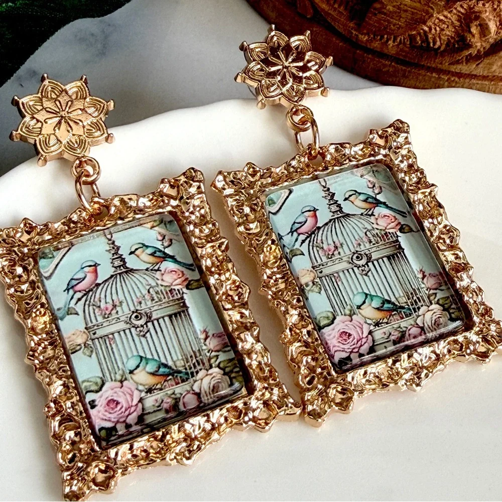 Birdcage Bird Art Cottage Shabby Chic Earrings Vintage Style Gold Baroque NEW